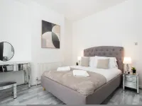 Newly Renovated 4BR House with lots of amenities Hotels in Bootle