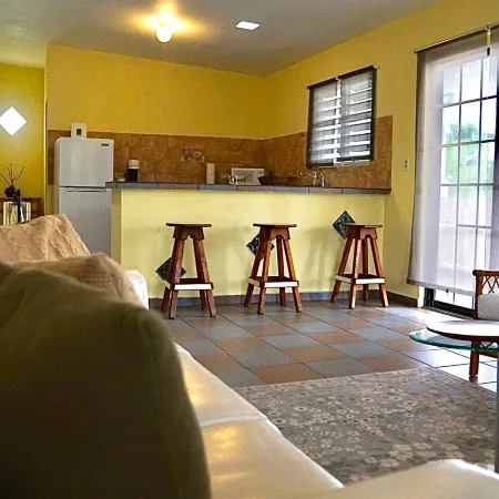 Authentic Local Stay · 3 min to Beach · 2B · AC Отели в г. Агуада