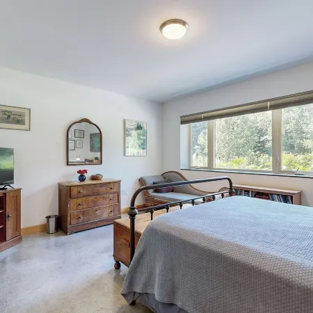 Secluded 2 BR Cottage w/ Private W/d, Wifi & Patio
