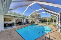 Spacious Punta Gorda Home w/ Private Pool & Views! - Bãi đậu xe