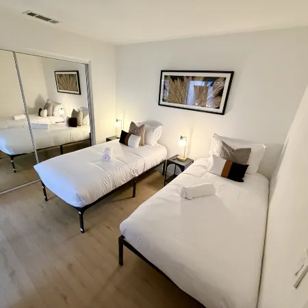 Heart of Carlsbad 2 bed 2 bath with Pool + Hot Tub