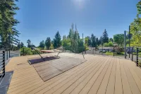 Rooftop Deck + Private Patio! West Seattle Home - Country Houses