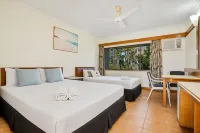 The Reef Motel - Motels
