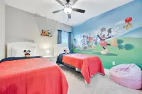 10 Mins to Disney Pool Access Sleeps 8
