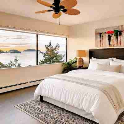 Waterfront Room with Private Bath and Deck Near Marina, Private Beach Access Rooms