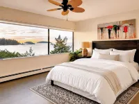 Waterfront Room with Private Bath and Deck Near Marina, Private Beach Access