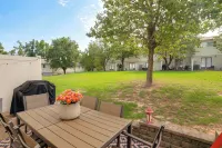 Walk to Ole Miss Stadium - Patio & Pool - Apartments