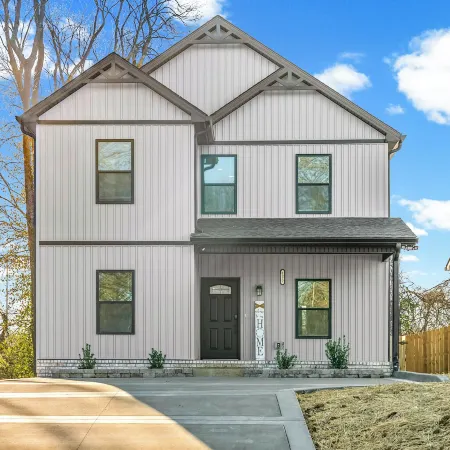 Main Street Manor - Spacious Home Near Dining