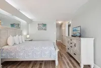 Howard Johnson by Wyndham Oceanfront Daytona Beach - Beach