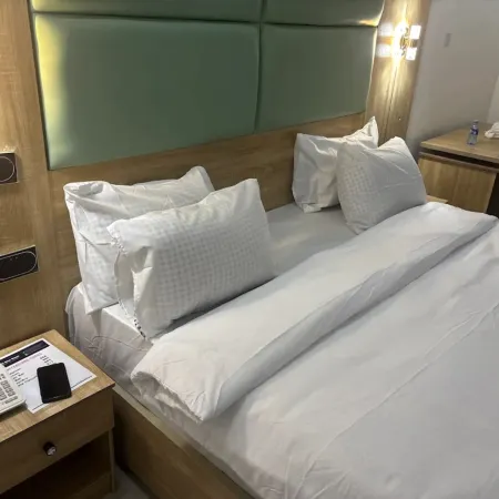 DE NEW DAWN HOTEL & LOUNGE Hotele w: Ife