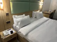 DE NEW DAWN HOTEL & LOUNGE - 2-Star