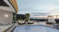 Phoenix Crowne Vinh - piscina