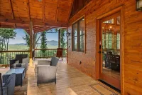 Spacious Mountain Cabin w/Mountain Views, Hot Tub & Game Room! - Bjergudsigt