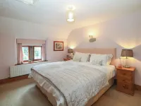 Green Farm Cottage - parking
