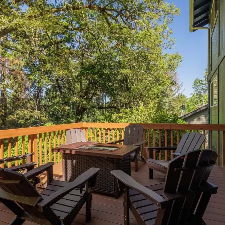 Wake Robin House - Comfortable & Close To Campus 4 Bedroom Home
