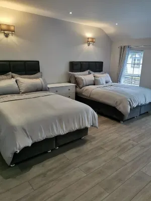 Modern 3-Bed Apartment in Magherafelt Sleeps 8 - Apartments