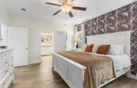 Royal Palms Arcade Free Beach Shuttle Pool - Bungalows