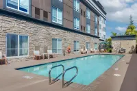 Holiday Inn & Suites OAKLAND - AIRPORT by IHG - 3-Star
