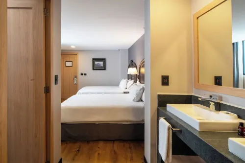 Canada Central & Rooftop - 2-Star