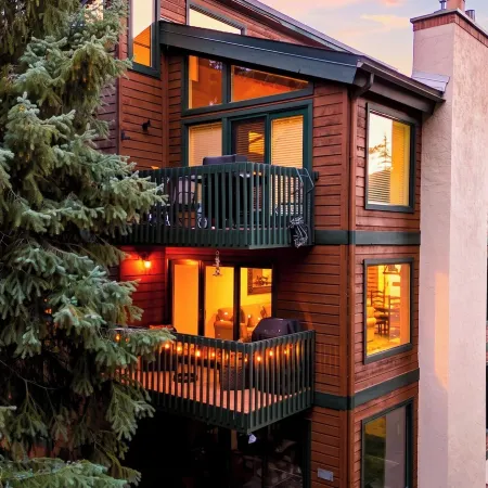 Falls & Firs by Avantstay Mtn Views + Balcony Trailheads + Ski Bus