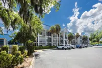 Days Inn by Wyndham Port Charlotte/Punta Gorda - parking
