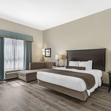 Best Western Plus Chain of Lakes Inn Suites