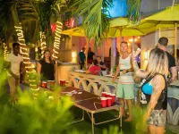 Beds n' Drinks - Hostels