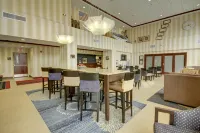 Hampton Inn & Suites Alexandria - parking