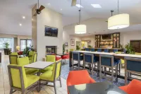 Hampton Inn & Suites Wilmington/Wrightsville Beach-Landfall Park - بار