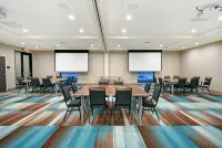 Home2 Suites by Hilton Beloit - parking