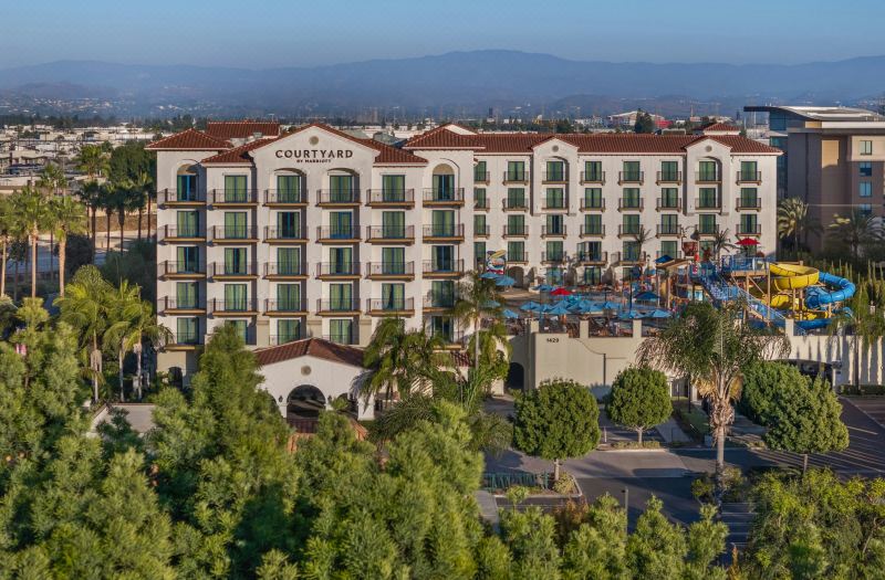 Courtyard by Marriott Anaheim Theme Park Entrance