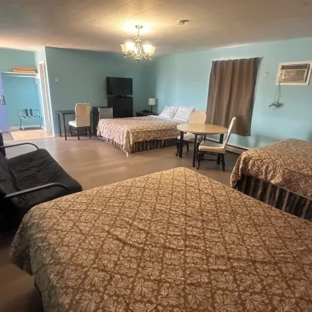Colonial Motel