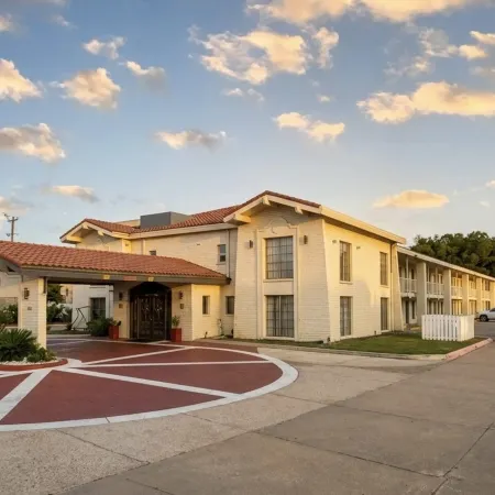 Baymont by Wyndham Nacogdoches Near University