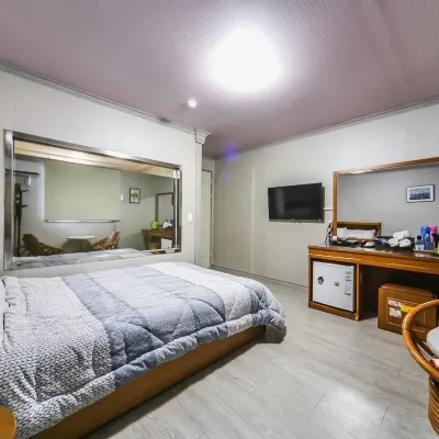 Wanju Sun Hotels near Awon Museum & Hanok Stay