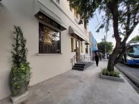 Base Hostel - Hostels