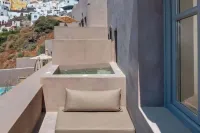 Old Castle Oia by Mr and Mrs White - สระว่ายน้ำแบบอินฟินิตี้