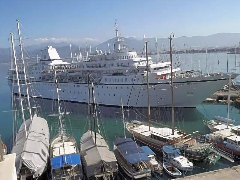 Alesta Yacht Hotel