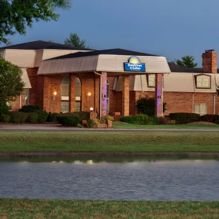 Days Inn & Suites by Wyndham Sikeston