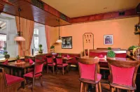 Central Gasthof Отели рядом с достопримечательностью «Cafe Coma»