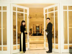 Apricot Hotel