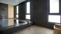 Staybridge Suites Bangkok Thonglor, an IHG Hotel - Hot Springs