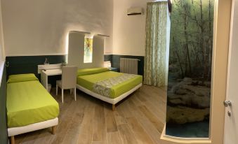 Triple Room in B&b - a Stone's Throw from the Sea