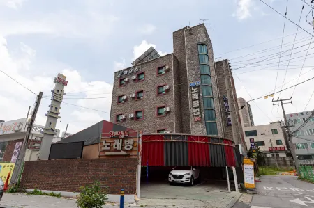 Asan Alps Motel Отели рядом с достопримечательностью «Университет Сонмун»