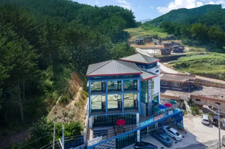 Yeongdeok Island 107 Отели рядом с достопримечательностью «Koraebul-haesuyokchang»