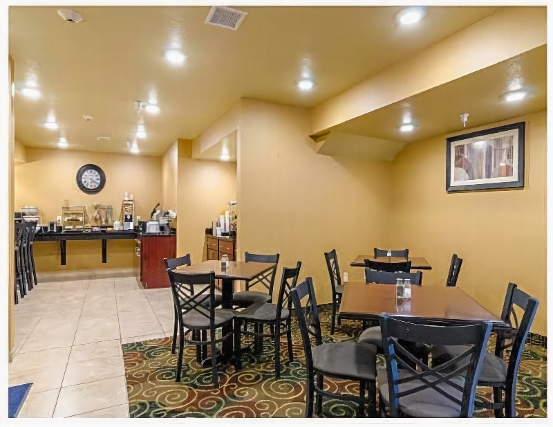 Cobblestone Inn & Suites - Cambridge