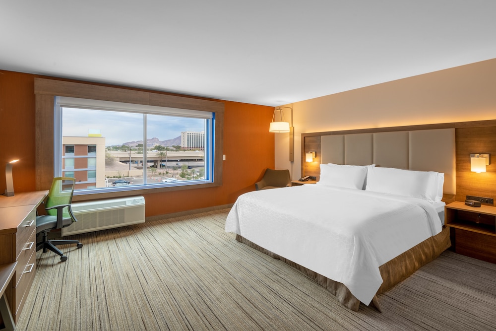 Holiday Inn Express & Suites Phoenix - Airport North, an Ihg Hotel