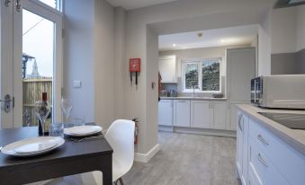 Ferndale s Hideaway - 1 Bedroom Spacious Apartment - Central Ambleside - Parking