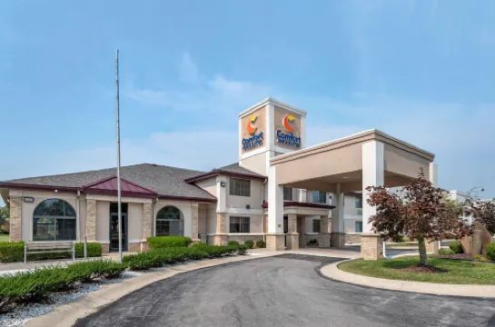 Comfort Inn & Suites Napoleon Hotels in Fulton County