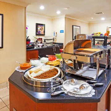 Staybridge Suites CHATTANOOGA DWTN - CONV CTNR by IHG Отели рядом с достопримечательностью «Центр города»