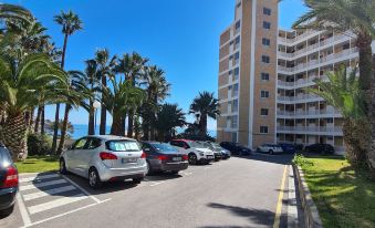 Luxurious 1st Line Top-Floor Apartment with Direct Sea Access